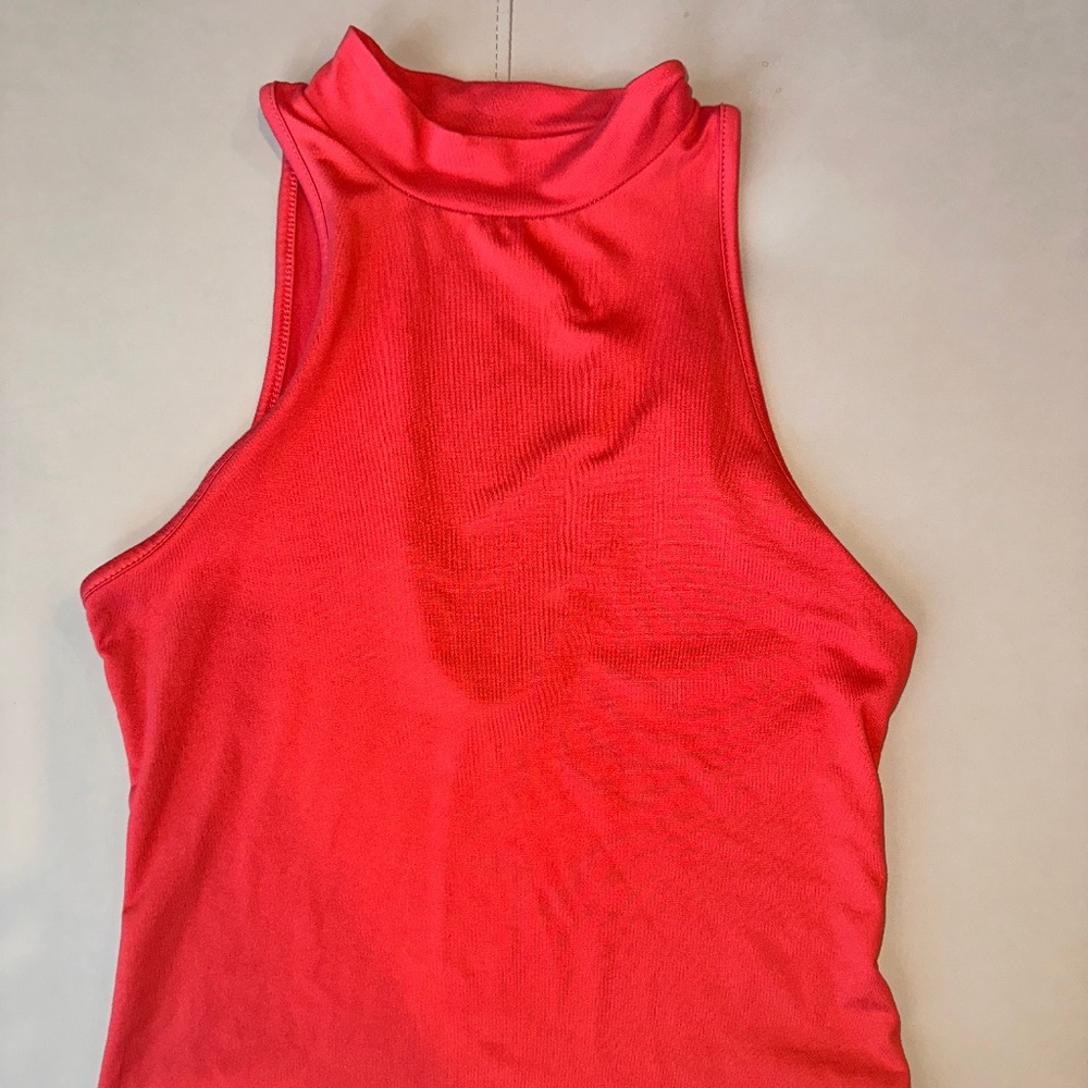 Gaze Sleeveless Mock Neck Tank w/ Keyhole Back